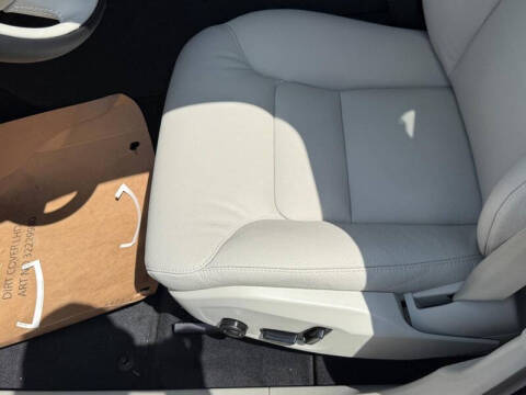 2025 Volvo XC60 T8 Plus Dark Theme