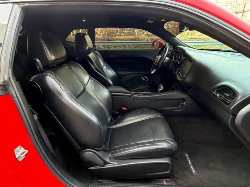 2016 Dodge Challenger SXT Plus
