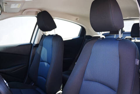 2020 Toyota Yaris Hatchback LE