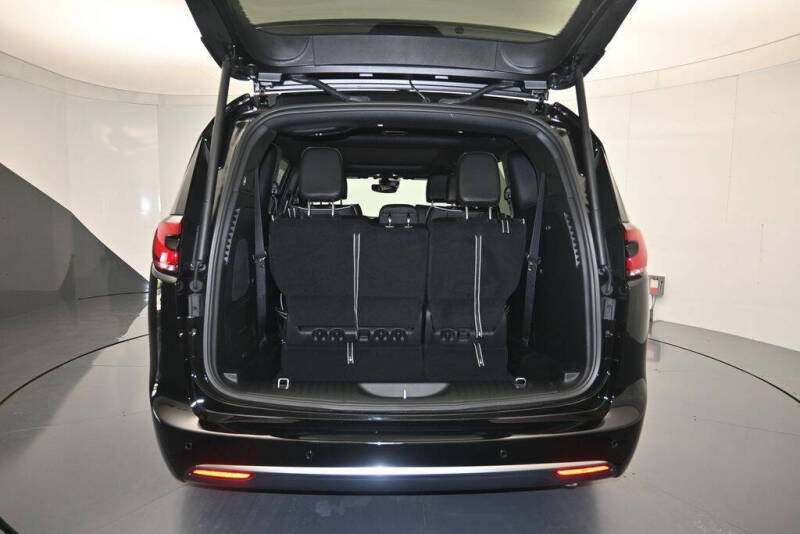 2027 Chrysler Pacifica Limited
