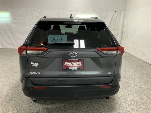 2020 Toyota RAV4 LE