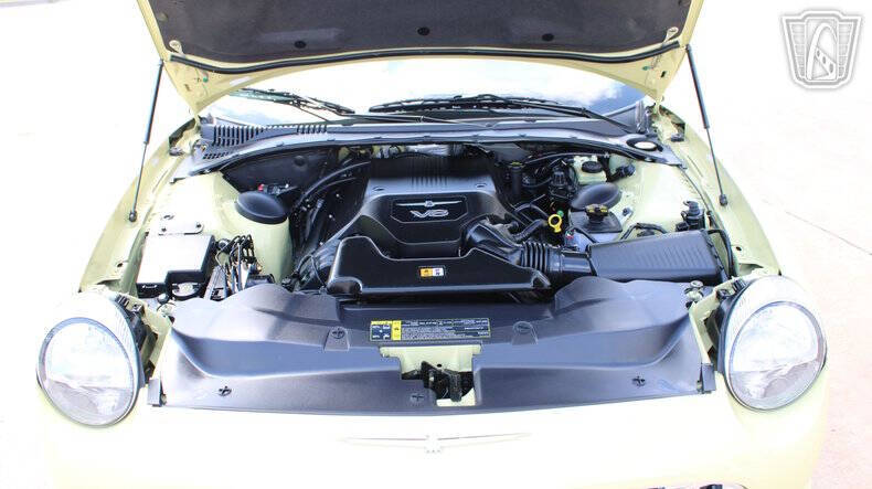 2005 Ford Thunderbird