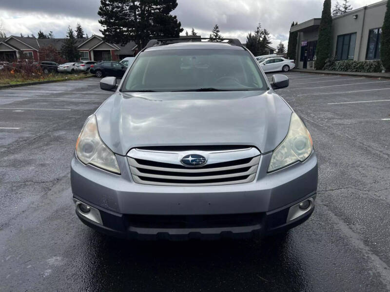 2010 Subaru Outback I Premium photo 2