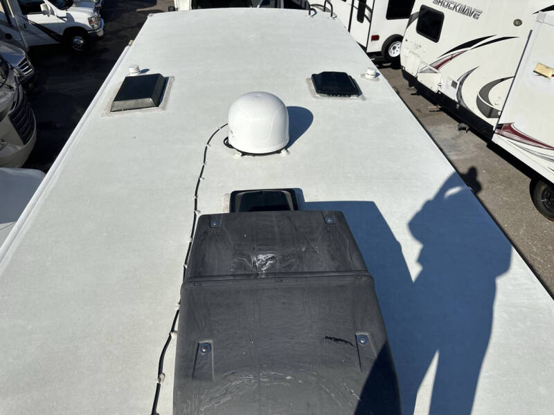 2019 Winnebago Outlook