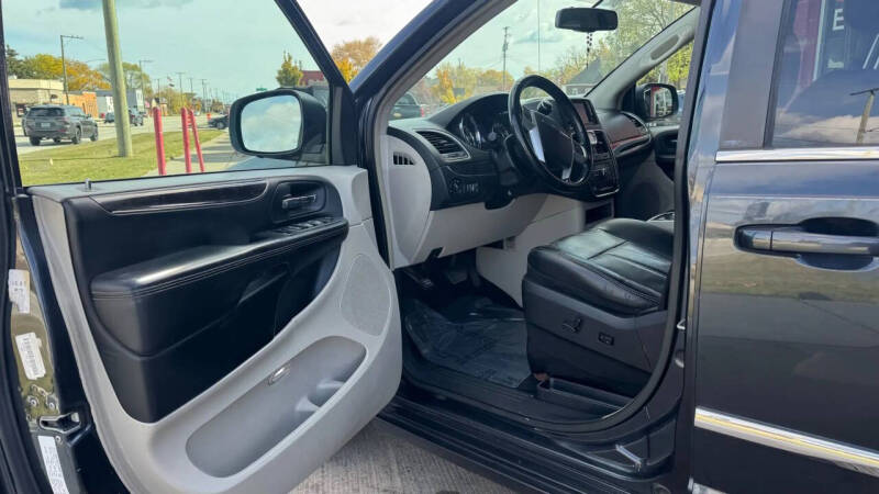 2014 Chrysler Town and Country Touring