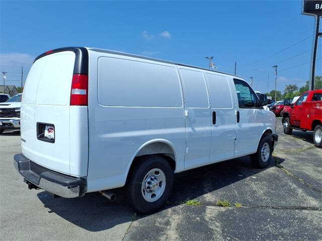 2025 Chevrolet Express 3500