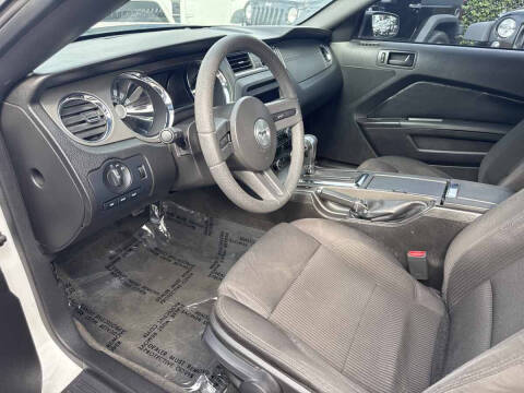 2012 Ford Mustang V6