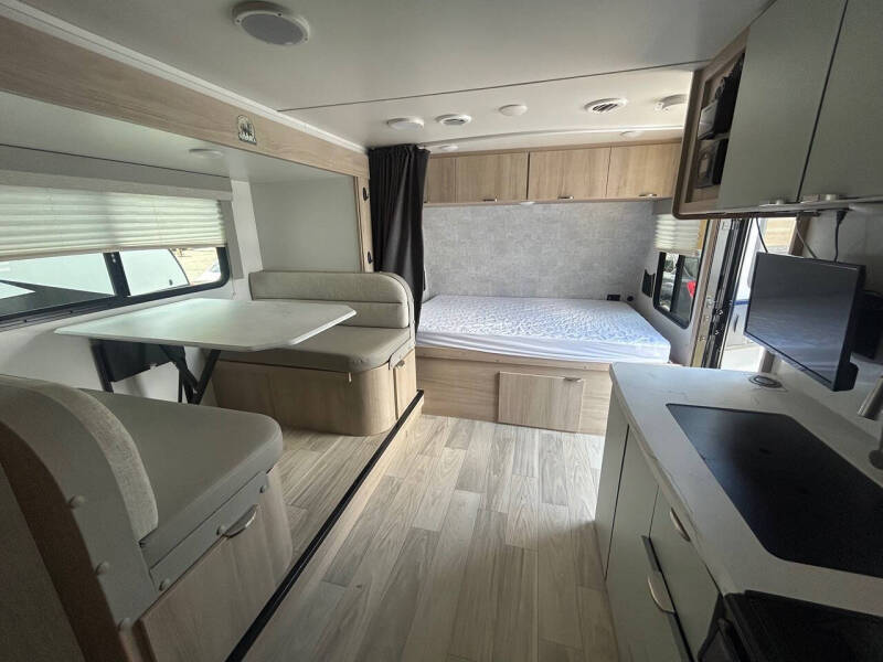 2023 Winnebago Minnie