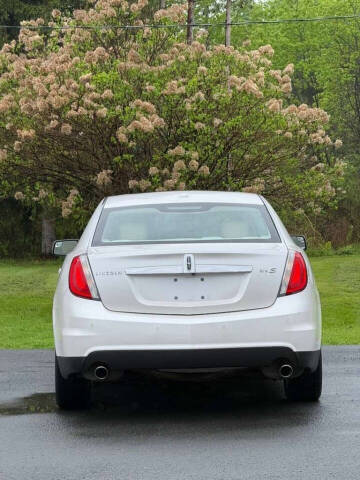 2011 Lincoln MKS