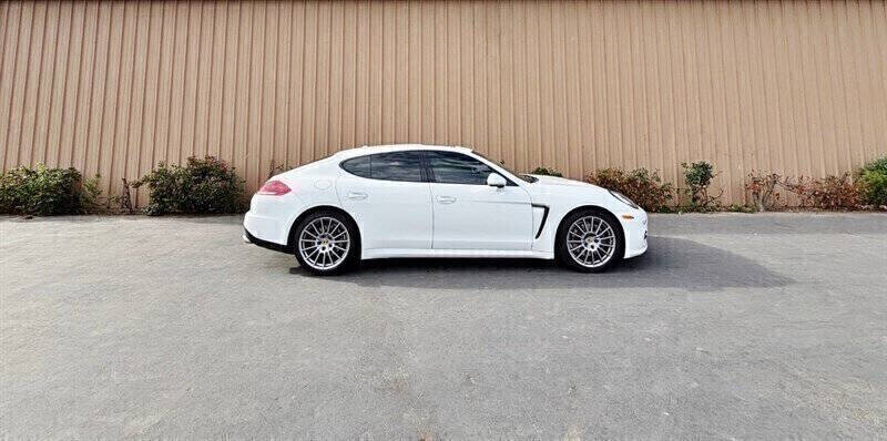 2016 Porsche Panamera Edition