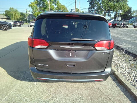 2017 Chrysler Pacifica Touring-L