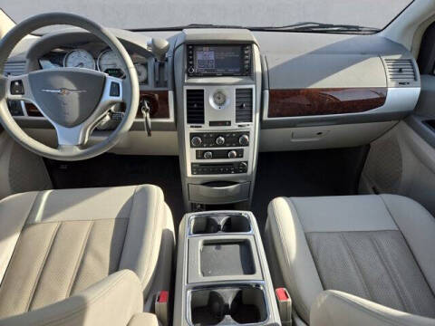 2009 Chrysler Town and Country Touring