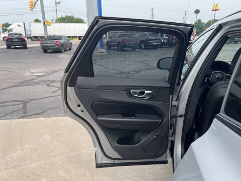 2025 Volvo XC60 B5 Plus Dark Theme