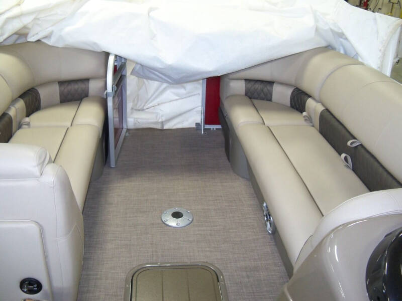 2023 Sun Tracker Party Barge 22 XP3