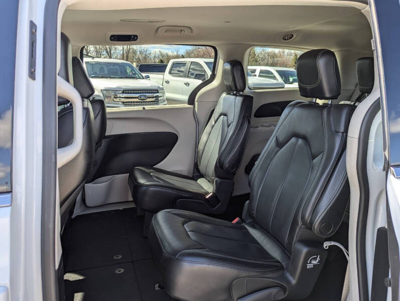 2020 Chrysler Voyager LXi