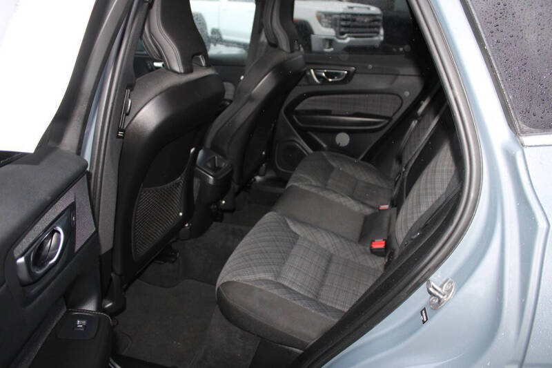 2022 Volvo XC60 B5 Momentum