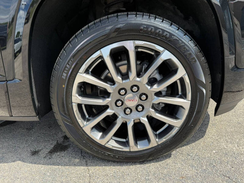 2023 GMC Acadia Denali