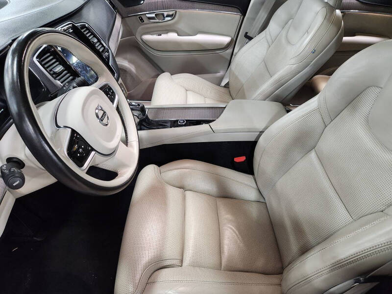 2022 Volvo XC90 T6 Inscription 6-Passenger