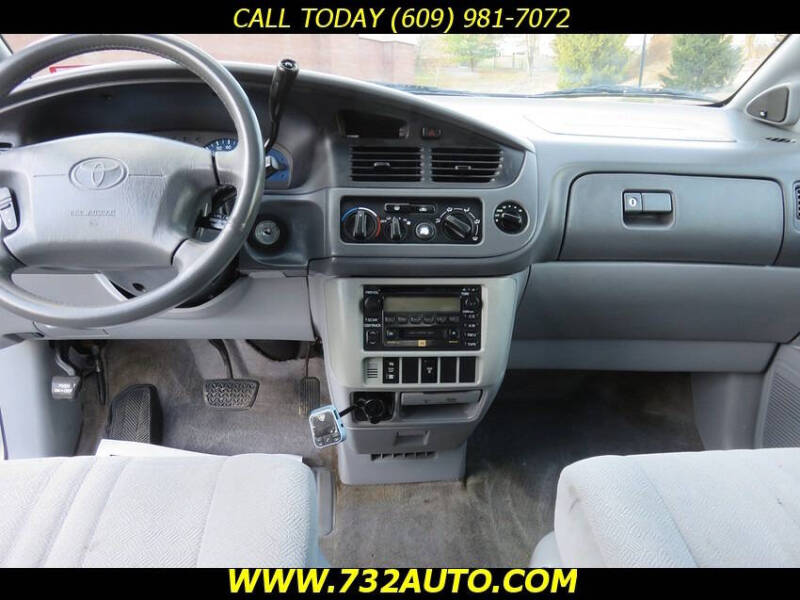 2003 Toyota Sienna LE