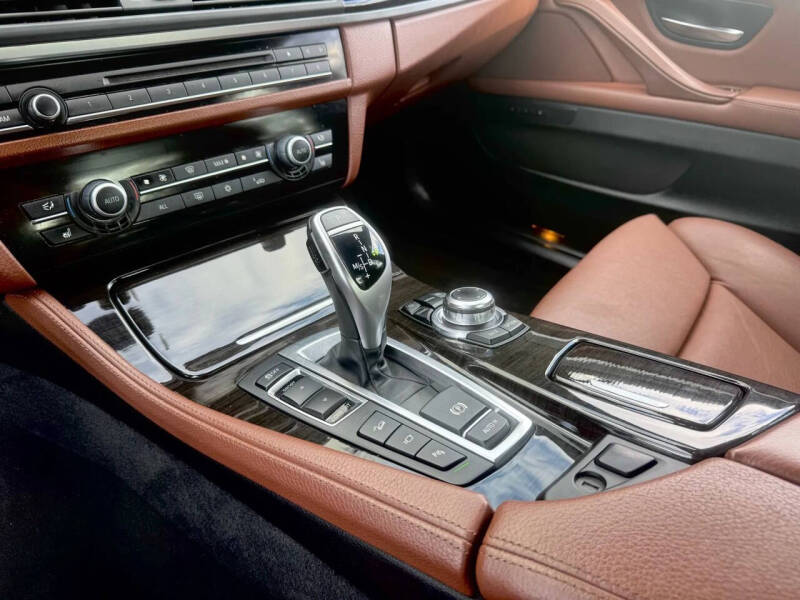 2012 BMW 5 Series 550i xDrive