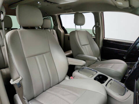2013 Chrysler Town and Country Touring-L