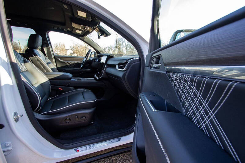 2025 GMC Acadia Denali