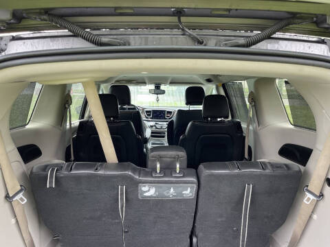 2017 Chrysler Pacifica Touring-L