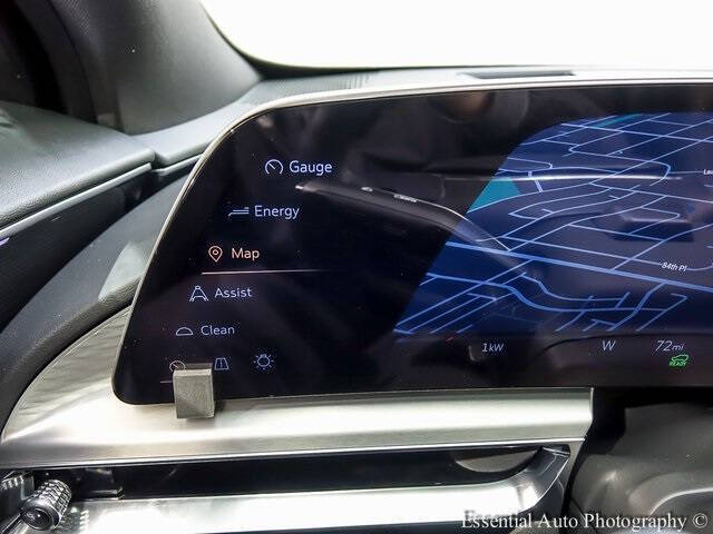 2025 Cadillac LYRIQ Luxury 2