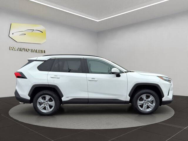 2022 Toyota RAV4 Hybrid XLE