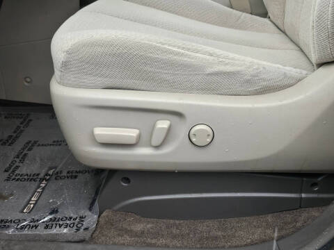 2012 Toyota Sienna LE 7-Passenger