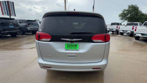 2023 Chrysler Voyager LX