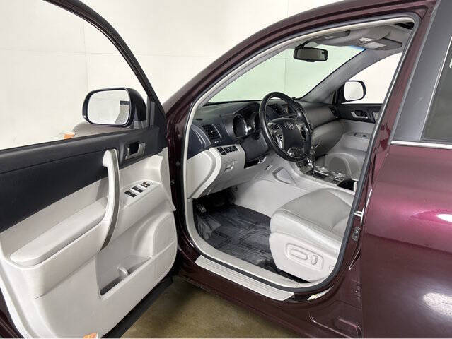 Used 2013 Toyota Highlander Base with VIN 5TDBK3EH2DS251236 for sale in Madison, WI