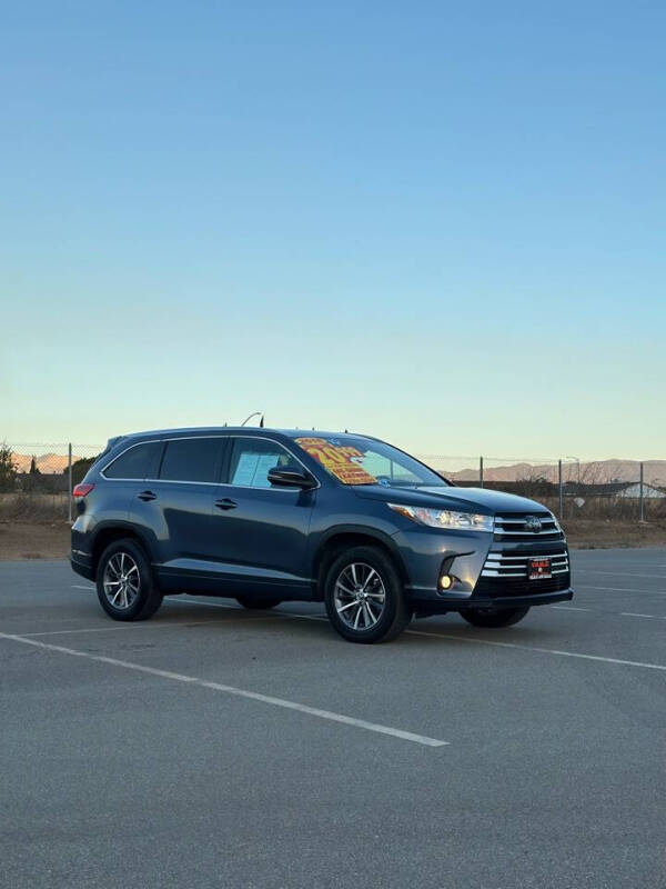 2018 Toyota Highlander for sale at Valdez Auto Sales in Gonzales CA