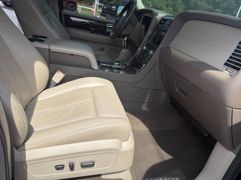 2017 Lincoln Navigator Select