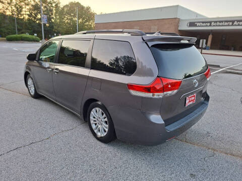 2013 Toyota Sienna XLE 8-Passenger