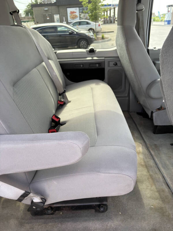 2013 Ford E-Series E-350 SD XLT
