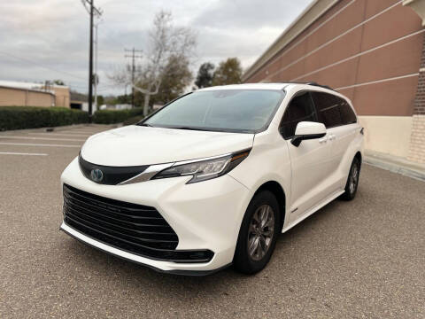 2021 Toyota Sienna LE 8-Passenger