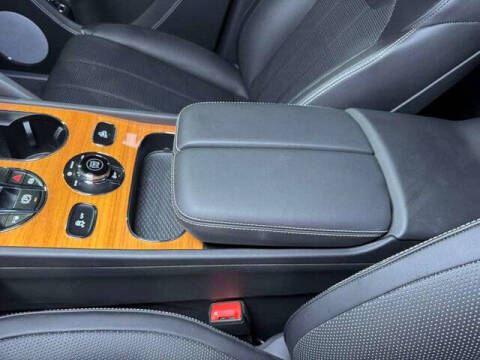 2023 Bentley Bentayga EWB V8