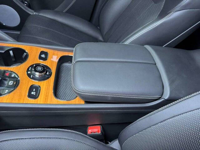 2023 Bentley Bentayga EWB V8