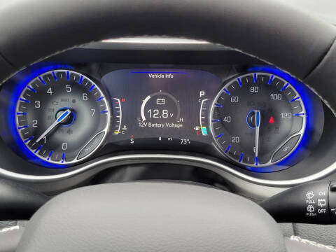 2027 Chrysler Pacifica Select