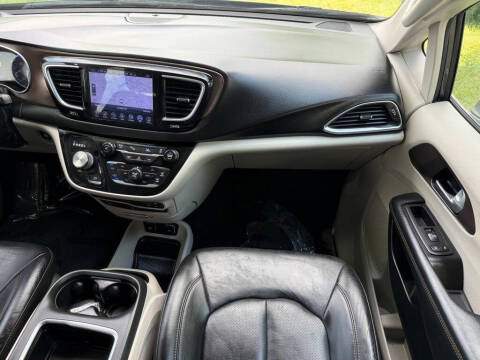 2017 Chrysler Pacifica Touring-L Plus