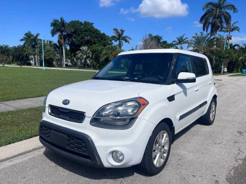 2013 Kia Soul for sale at L G AUTO SALES in Boynton Beach FL