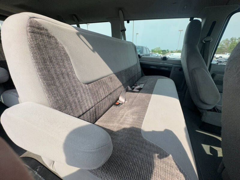 2010 Ford E-Series E-350 SD XLT