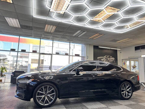 2017 Volvo S90 T6 Momentum