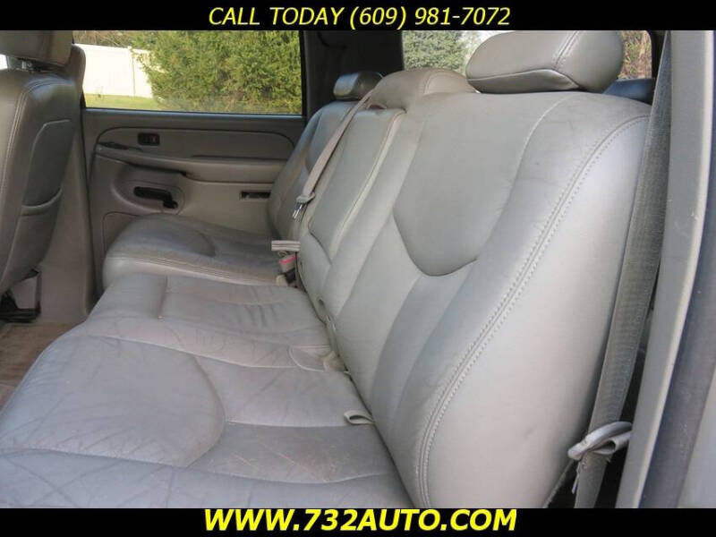 2004 Chevrolet Suburban 1500 LT