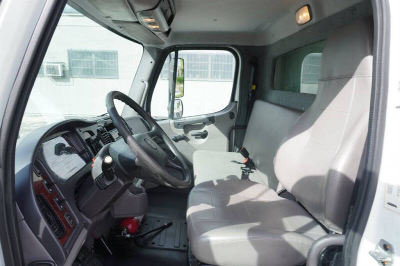 2018 Freightliner M2 106