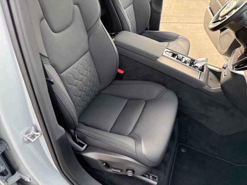 2025 Volvo XC90 B6 Plus Bright Theme 7P