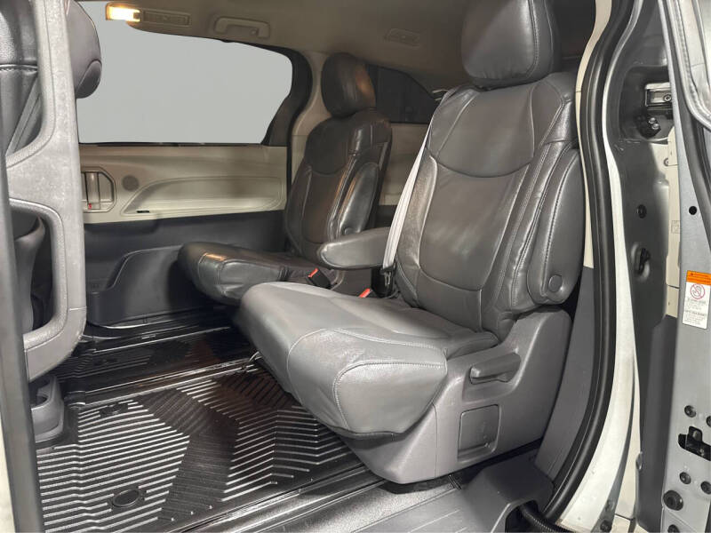 2021 Toyota Sienna LE 8-Passenger