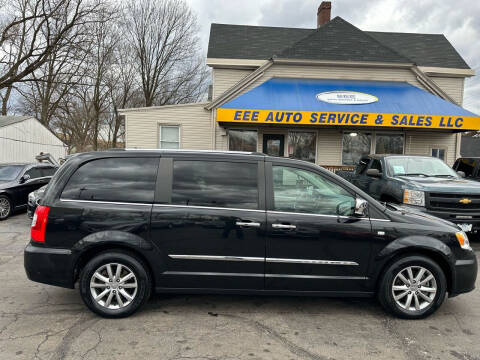 2014 Chrysler Town and Country for sale at EEE AUTO SERVICES AND SALES LLC - CINCINNATI in Cincinnati OH
