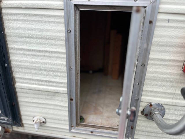 1991 Cascade 10 Ft Truck Camper